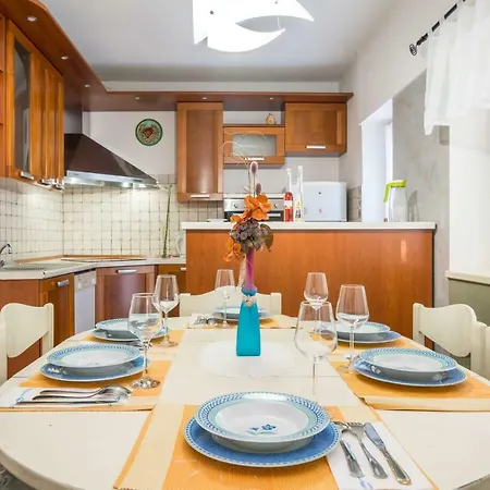 Apartment Snjezana *